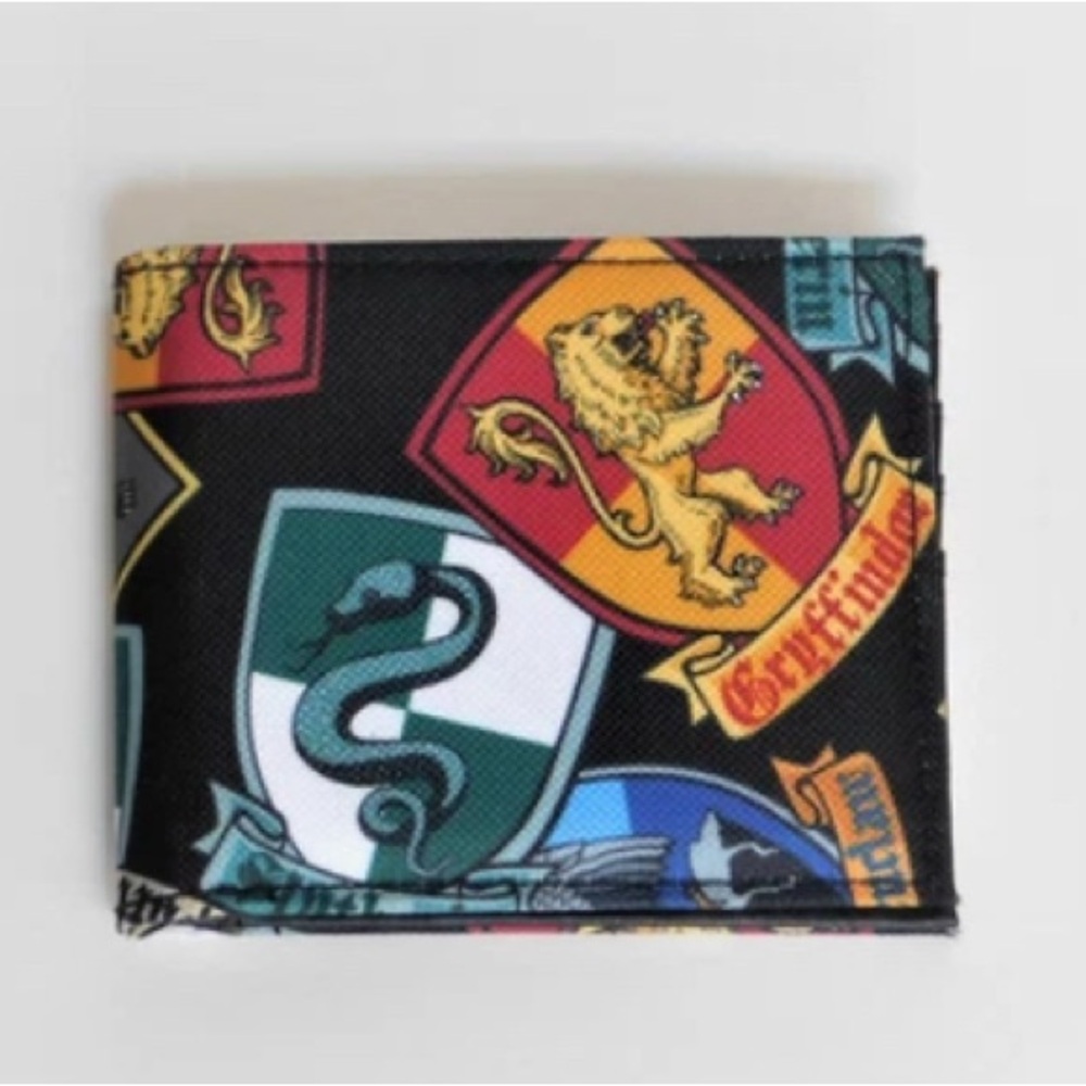 Harry Potter Hogwarts
Houses Bioworld Novelty
Bifold Wallet